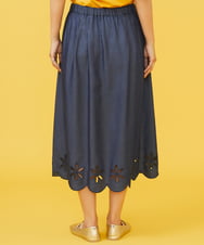 GJHGV35180 Jocomomola(ホコモモラ) テンセルデニム フラワー刺繍スカラップスカート ネイビー