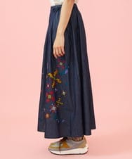 GJHJE37200 Jocomomola(ホコモモラ) フラワー刺繍デニムスカート ネイビー