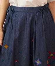 GJHJE37200 Jocomomola(ホコモモラ) フラワー刺繍デニムスカート ネイビー