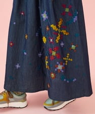GJHJE37200 Jocomomola(ホコモモラ) フラワー刺繍デニムスカート ネイビー