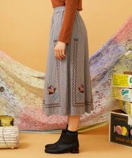 GJHLD33200 Jocomomola(ホコモモラ) フラワー刺繍ヘリンボーンギャザースカート ダークグレー