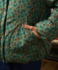 GJJAE38420 Jocomomola(ホコモモラ) 【リバーシブル】Flor Alta ショートダウンジャケット グリーン