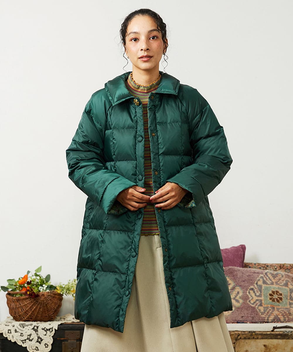 GJJAE39470 Jocomomola(ホコモモラ) 【リバーシブル】Flor Alta ロングダウンコート グリーン