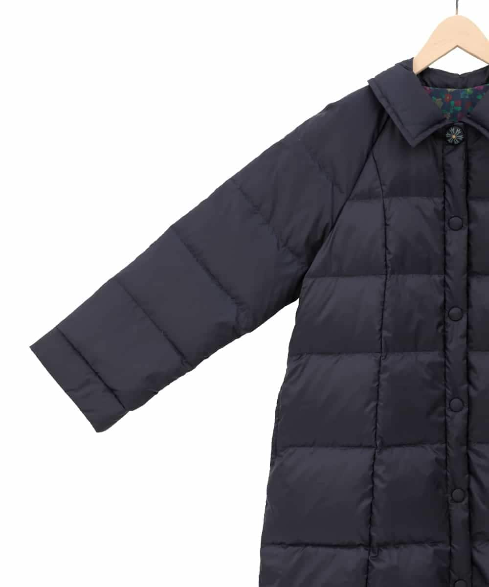 GJJAE39470 Jocomomola(ホコモモラ) 【リバーシブル】Flor Alta ロングダウンコート ネイビー