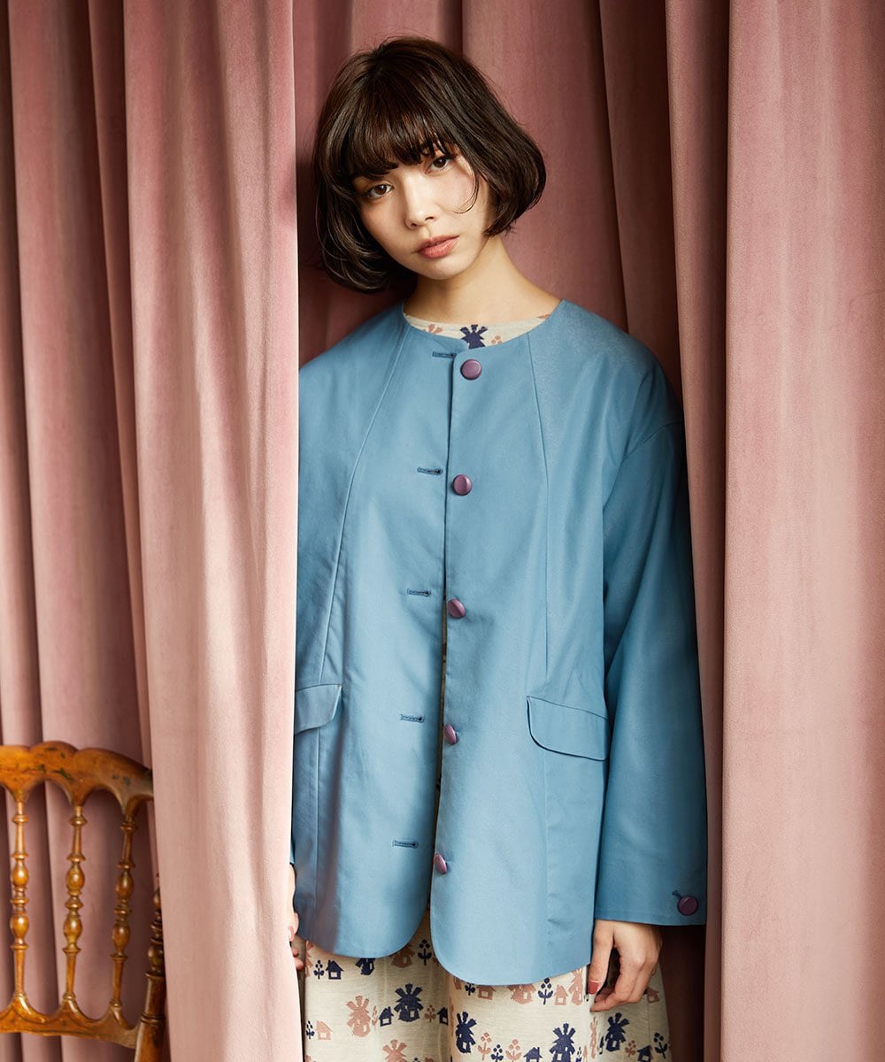 GJJDD31330 Jocomomola(ホコモモラ) 裏地プリント  ノーカラーミドル丈コート ブルー