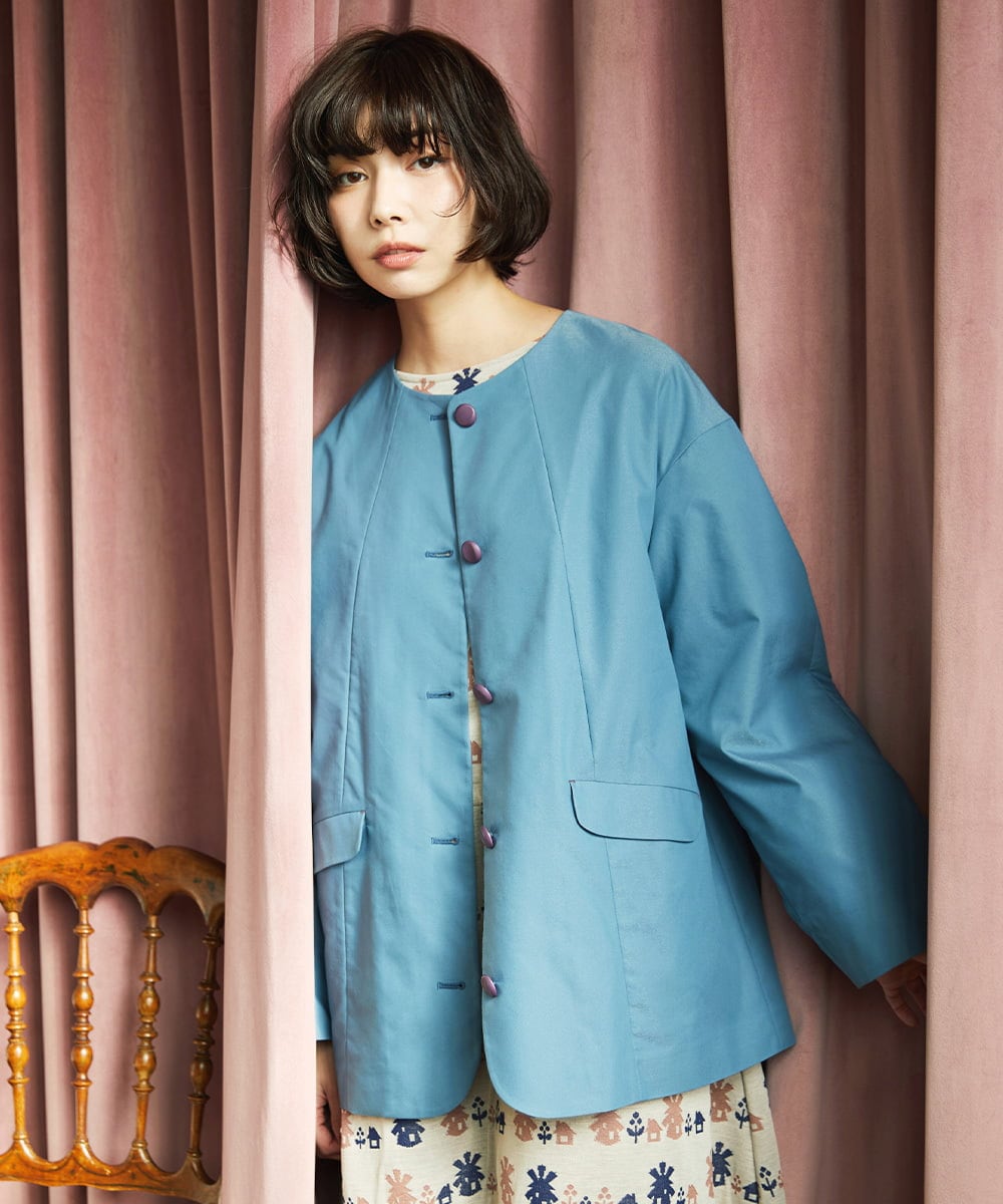 GJJDD31330 Jocomomola(ホコモモラ) 裏地プリント  ノーカラーミドル丈コート ブルー