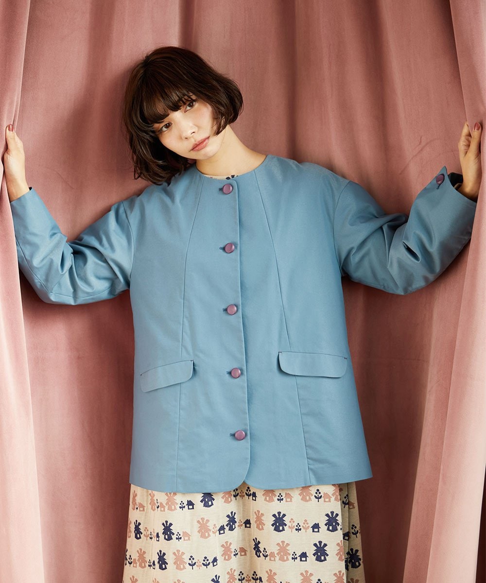 GJJDD31330 Jocomomola(ホコモモラ) 裏地プリント  ノーカラーミドル丈コート ブルー