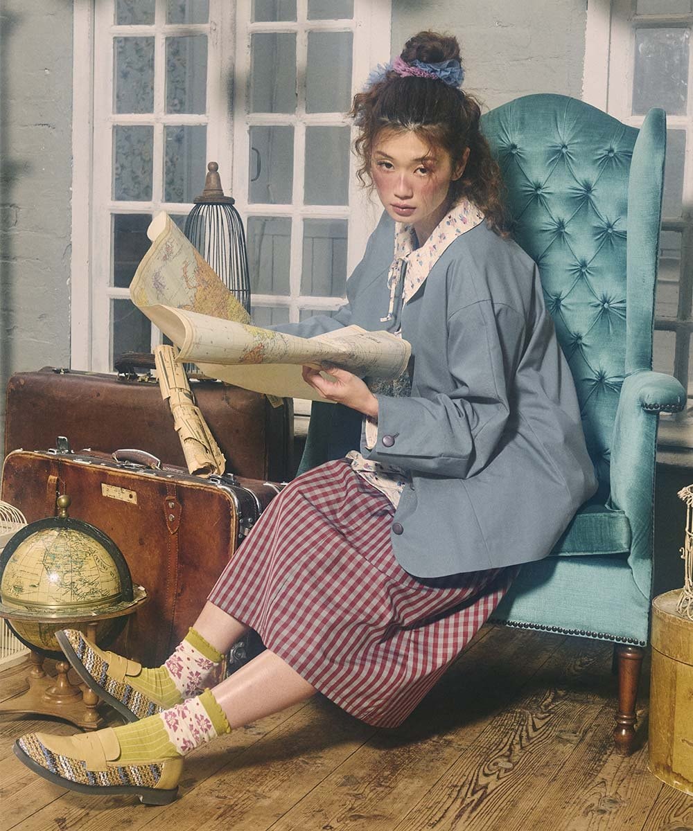 GJJDD31330 Jocomomola(ホコモモラ) 裏地プリント  ノーカラーミドル丈コート ブルー