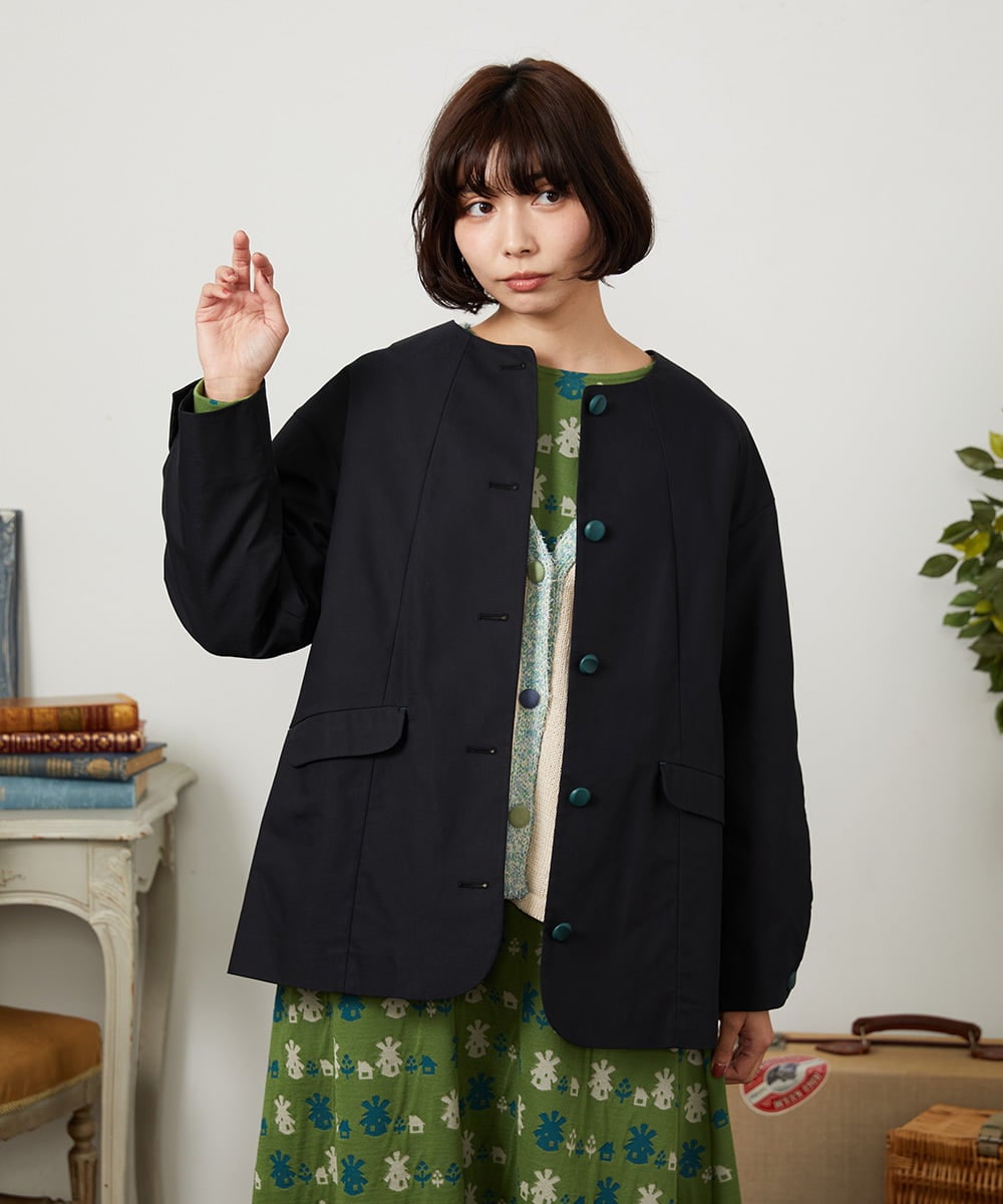 GJJDD31330 Jocomomola(ホコモモラ) 裏地プリント  ノーカラーミドル丈コート ブラック