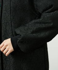 GJJDD37360 Jocomomola(ホコモモラ) Linea フラワージャカード 中綿入りコート ブラック