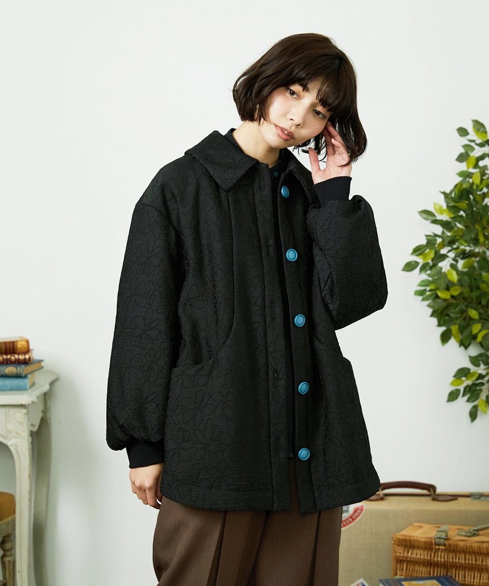 GJJDD37360 Jocomomola(ホコモモラ) Linea フラワージャカード 中綿入りコート ブラック