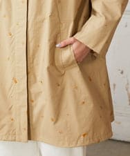 GJJDE03380 Jocomomola(ホコモモラ) Molino de vientoycasa 刺繍ロングコート ベージュ