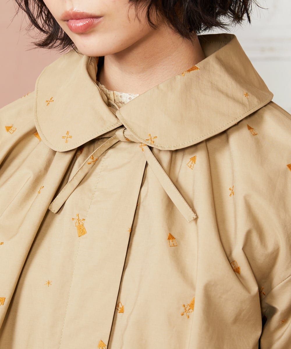 GJJDE03380 Jocomomola(ホコモモラ) Molino de vientoycasa 刺繍ロングコート ベージュ