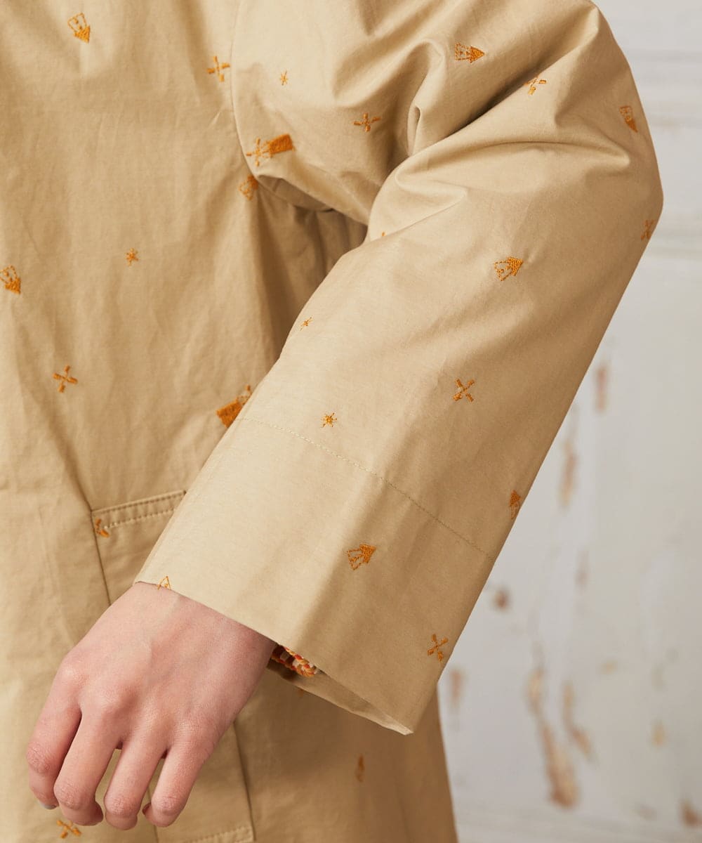 GJJDE03380 Jocomomola(ホコモモラ) Molino de vientoycasa 刺繍ロングコート ベージュ