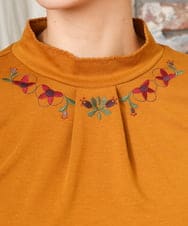 GJKAD33110 Jocomomola(ホコモモラ) ベアスムース 配色刺繍カットソー ベージュ
