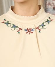 GJKAD33110 Jocomomola(ホコモモラ) ベアスムース 配色刺繍カットソー ベージュ