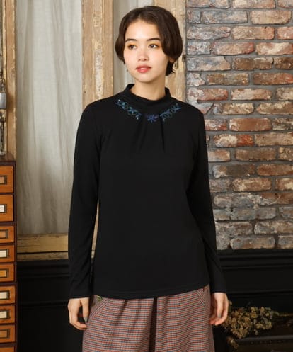 GJKAD33110 Jocomomola 【新色追加】ベアスムース 配色刺繍カットソー