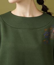 GJKAE37170 Jocomomola(ホコモモラ) 【早割10%OFF】フラワー刺繍プルオーバーカットソー グリーン