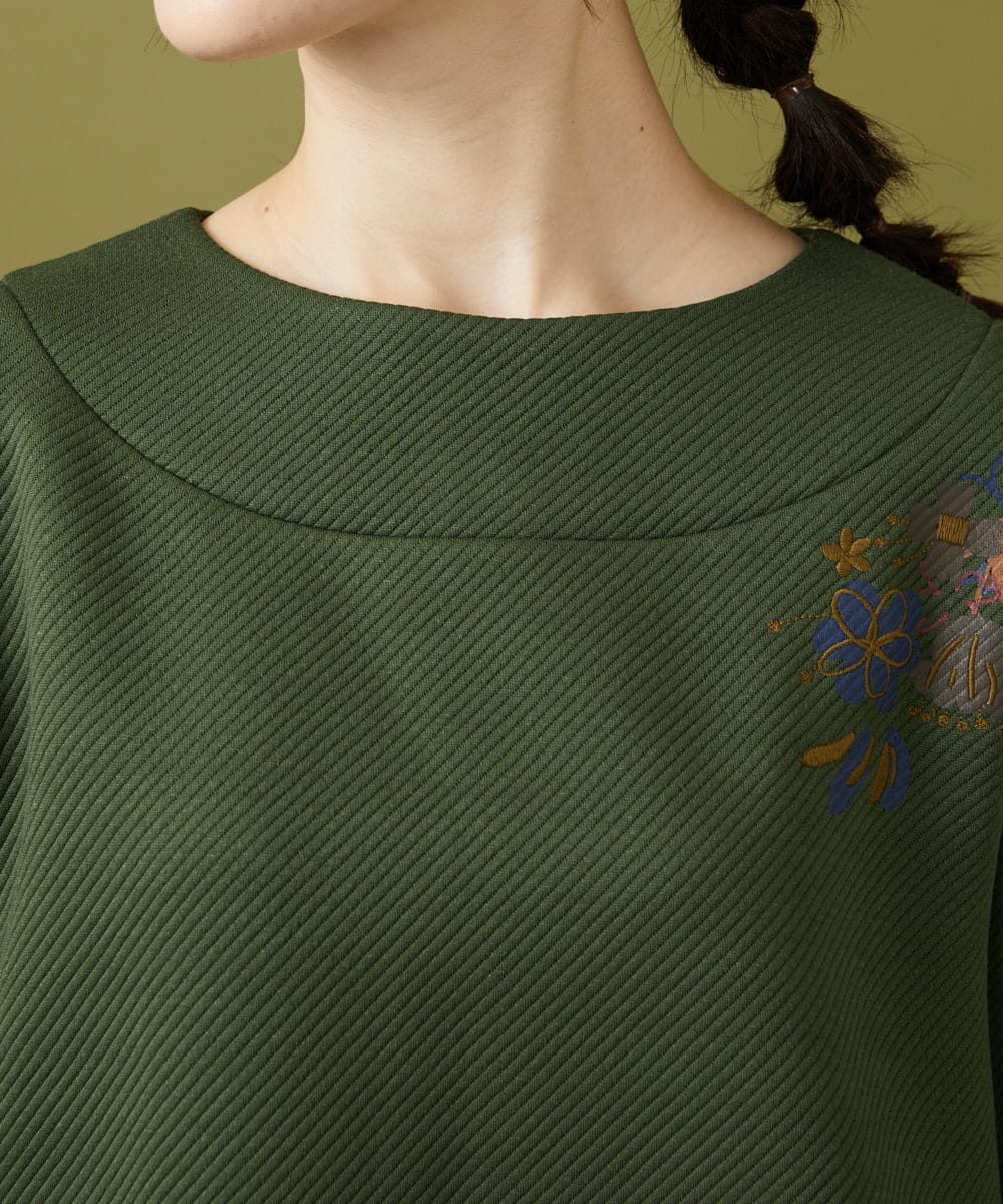 GJKAE37170 Jocomomola(ホコモモラ) 【早割10%OFF】フラワー刺繍プルオーバーカットソー グリーン