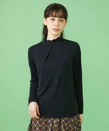 GJKAV30090 Jocomomola ベアスムース 刺繍ハイネックカットソー