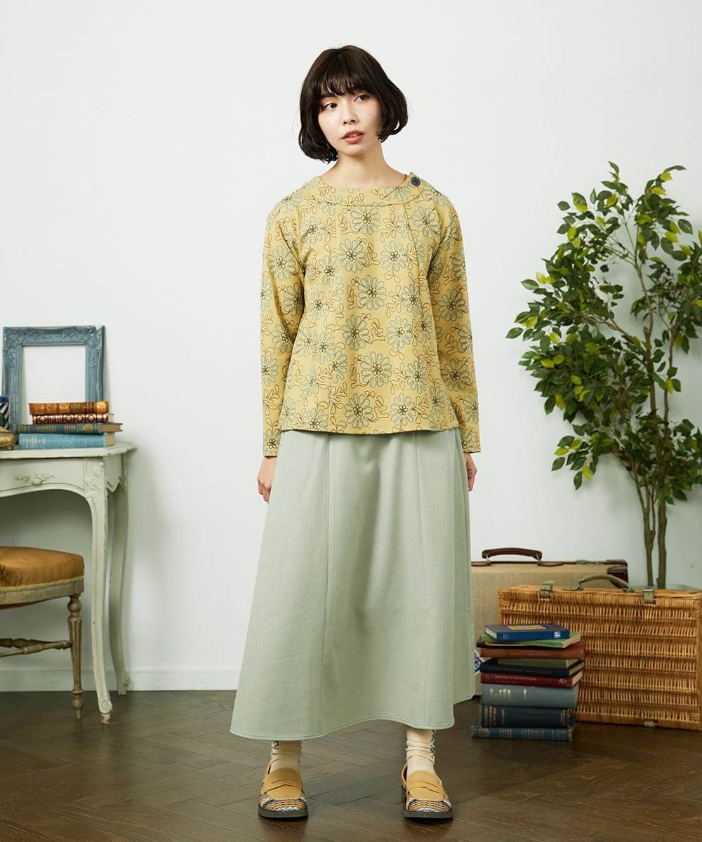 GJKDD30220 Jocomomola(ホコモモラ) Crisantemo curvo フラワー総刺繡カットソー イエロー