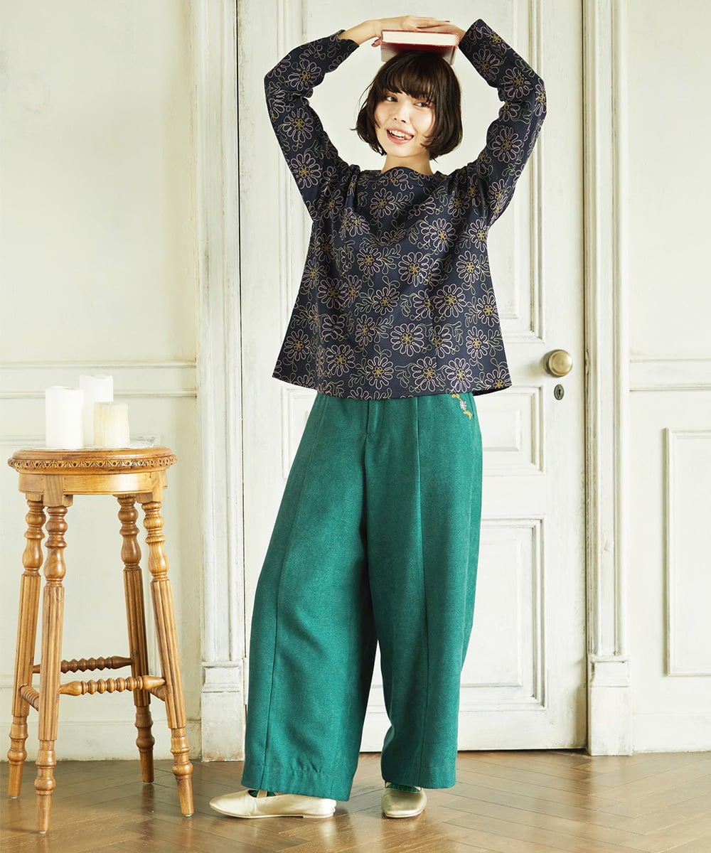 GJKDD30220 Jocomomola(ホコモモラ) Crisantemo curvo フラワー総刺繡カットソー ネイビー