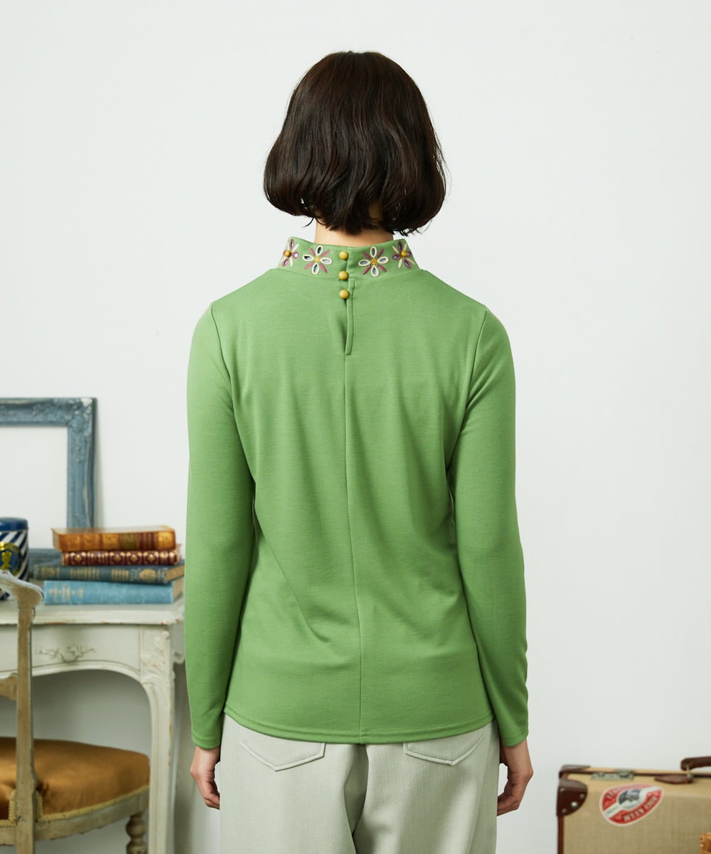 GJKDD32120 Jocomomola(ホコモモラ) ベアスムース 配色フラワー刺繍カットソー グリーン