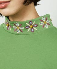 GJKDD32120 Jocomomola(ホコモモラ) ベアスムース 配色フラワー刺繍カットソー グリーン
