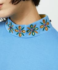 GJKDD32120 Jocomomola(ホコモモラ) ベアスムース 配色フラワー刺繍カットソー ブルー