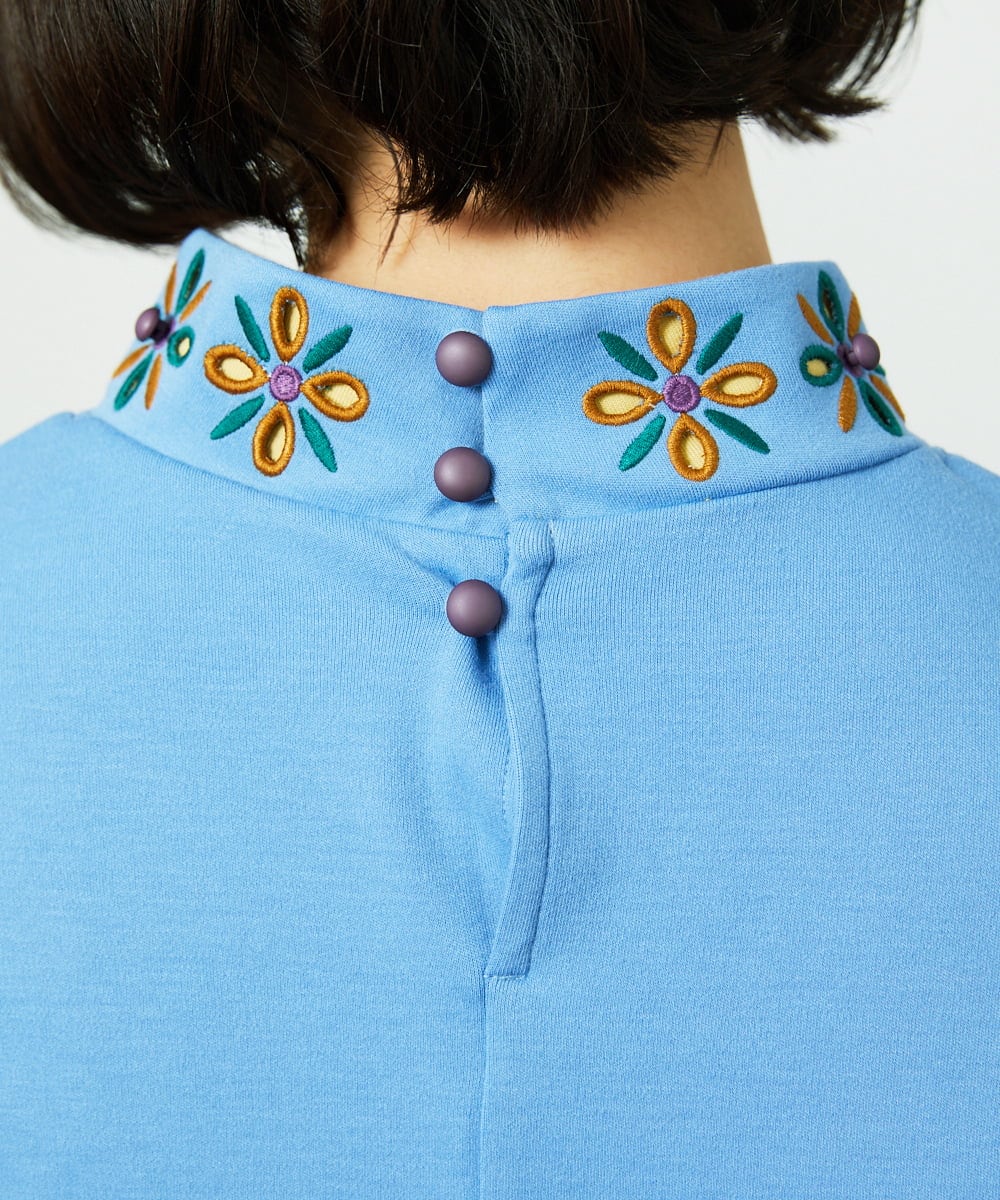 GJKDD32120 Jocomomola(ホコモモラ) ベアスムース 配色フラワー刺繍カットソー ブルー