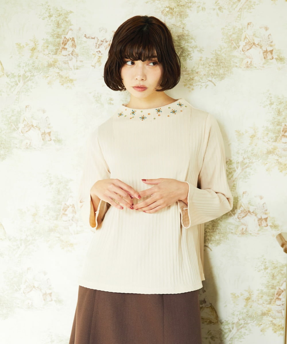 GJKDD34140 Jocomomola(ホコモモラ) 【2WAY】Tierras de cuitivo フラワー刺繍カットソー アイボリー