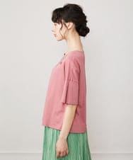 GJKFA02130 Jocomomola(ホコモモラ) Verde pera フラワー刺繍Tシャツ ピンク