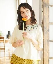 GJKFA02130 Jocomomola(ホコモモラ) Verde pera フラワー刺繍Tシャツ アイボリー