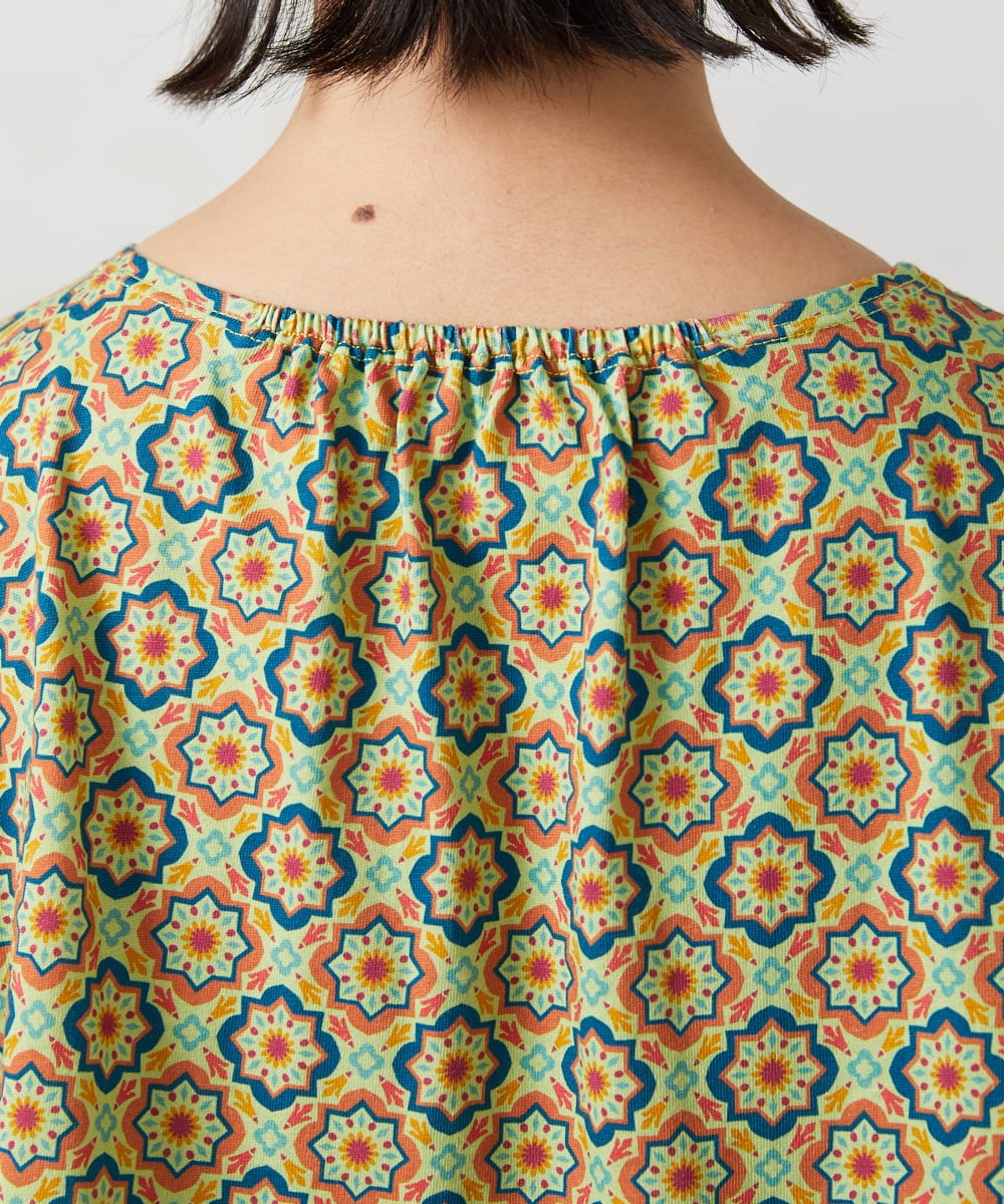 GJKFD30180 Jocomomola(ホコモモラ) En un sueno 幾何学プリントカットソー グリーン