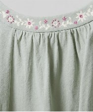 GJKFD32180 Jocomomola(ホコモモラ) 天竺フラワー刺繍カットソー グリーン