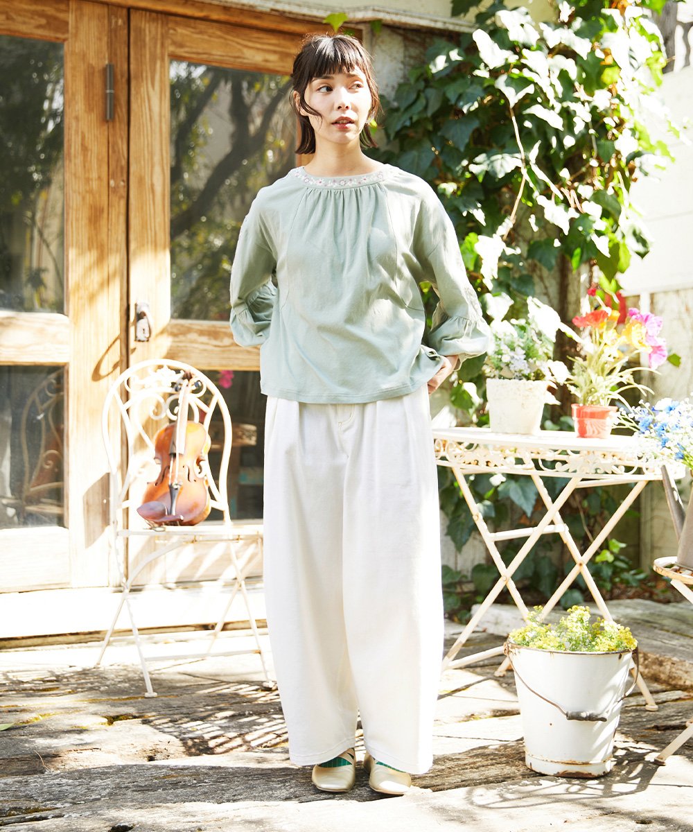 GJKFD32180 Jocomomola(ホコモモラ) 天竺フラワー刺繍カットソー グリーン