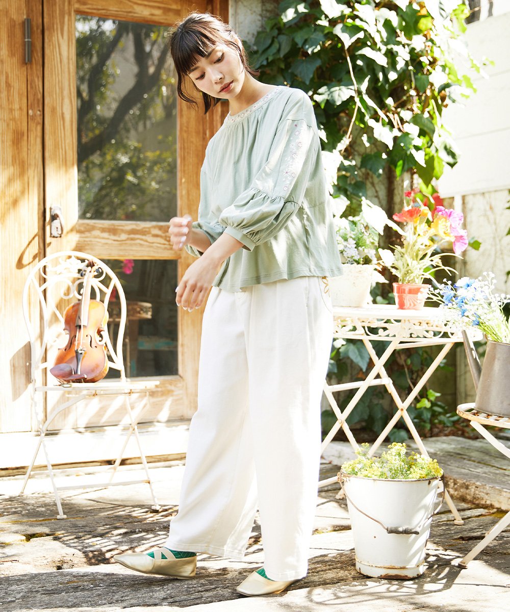 GJKFD32180 Jocomomola(ホコモモラ) 天竺フラワー刺繍カットソー グリーン