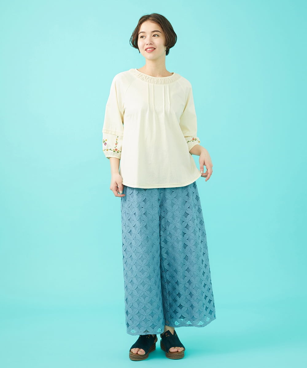 GJKGA37180 Jocomomola(ホコモモラ) Salida コットン天竺フラワー刺繡カットソー アイボリー