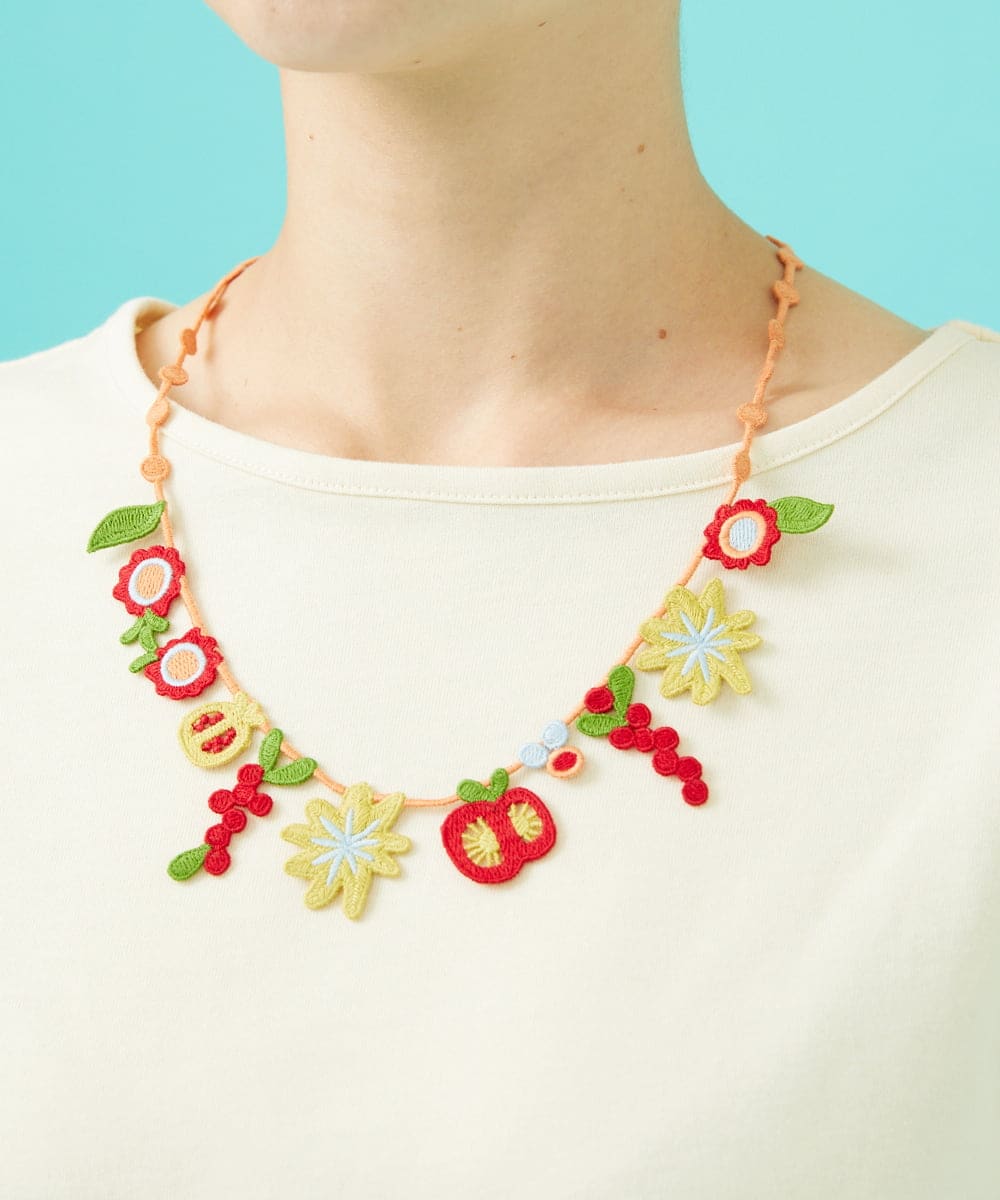 GJKGB02160 Jocomomola(ホコモモラ) Cosecha フルーツ刺繍ネックレス付きカットソー レッド