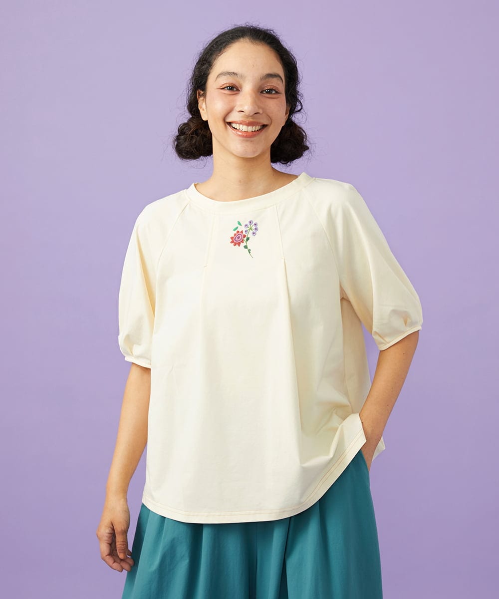 GJKGD01180 Jocomomola(ホコモモラ) 【接触冷感/2WAY】T/C天竺 フラワープリントTシャツ アイボリー