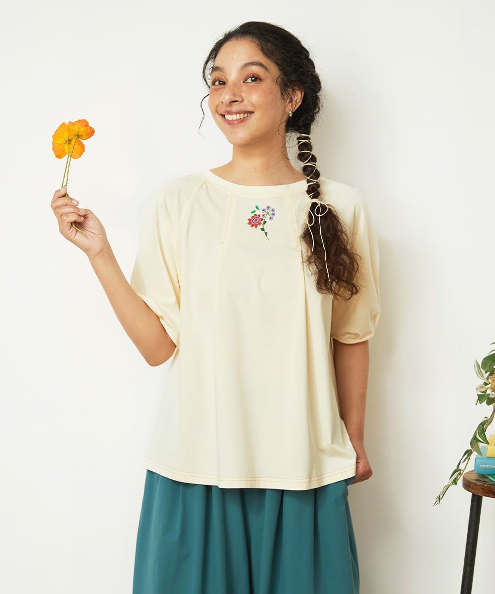 GJKGD01180 Jocomomola(ホコモモラ) 【接触冷感/2WAY】T/C天竺 フラワープリントTシャツ アイボリー