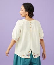 GJKGD01180 Jocomomola(ホコモモラ) 【接触冷感/2WAY】T/C天竺 フラワープリントTシャツ アイボリー