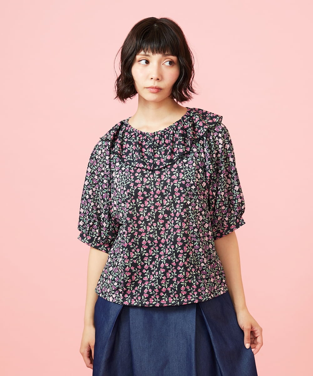 GJKGE03200 Jocomomola(ホコモモラ) 【接触冷感】Dulcinea フラワープリントビッグカラーカットソー ブラック