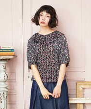 GJKGE03200 Jocomomola(ホコモモラ) 【接触冷感】Dulcinea フラワープリントビッグカラーカットソー ブラック