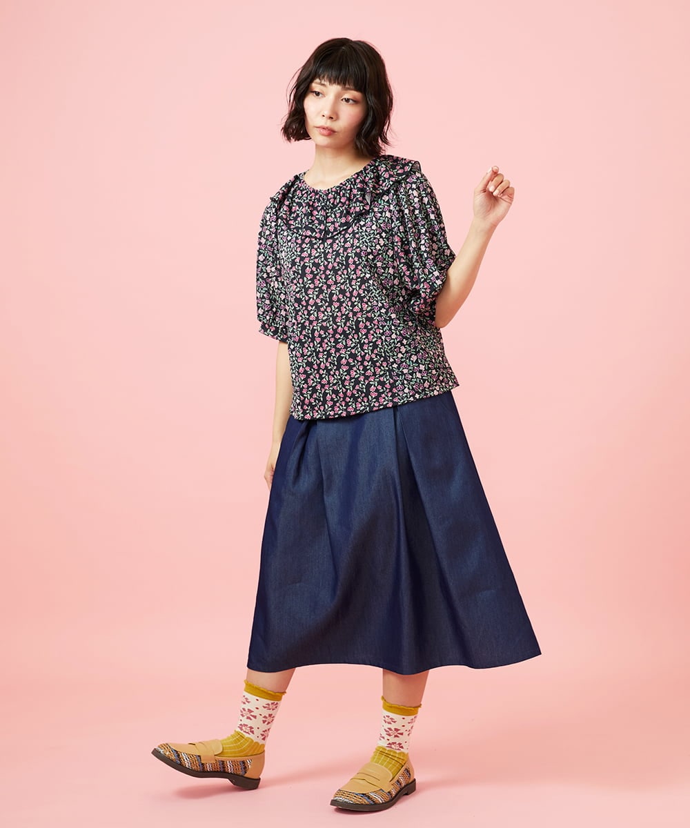 GJKGE03200 Jocomomola(ホコモモラ) 【接触冷感】Dulcinea フラワープリントビッグカラーカットソー ブラック