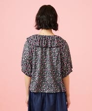 GJKGE03200 Jocomomola(ホコモモラ) 【接触冷感】Dulcinea フラワープリントビッグカラーカットソー ブラック