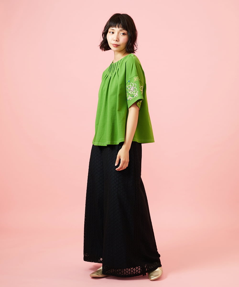 GJKGE39170 Jocomomola(ホコモモラ) Jardin テレコフラワーコード刺繍Tシャツ グリーン