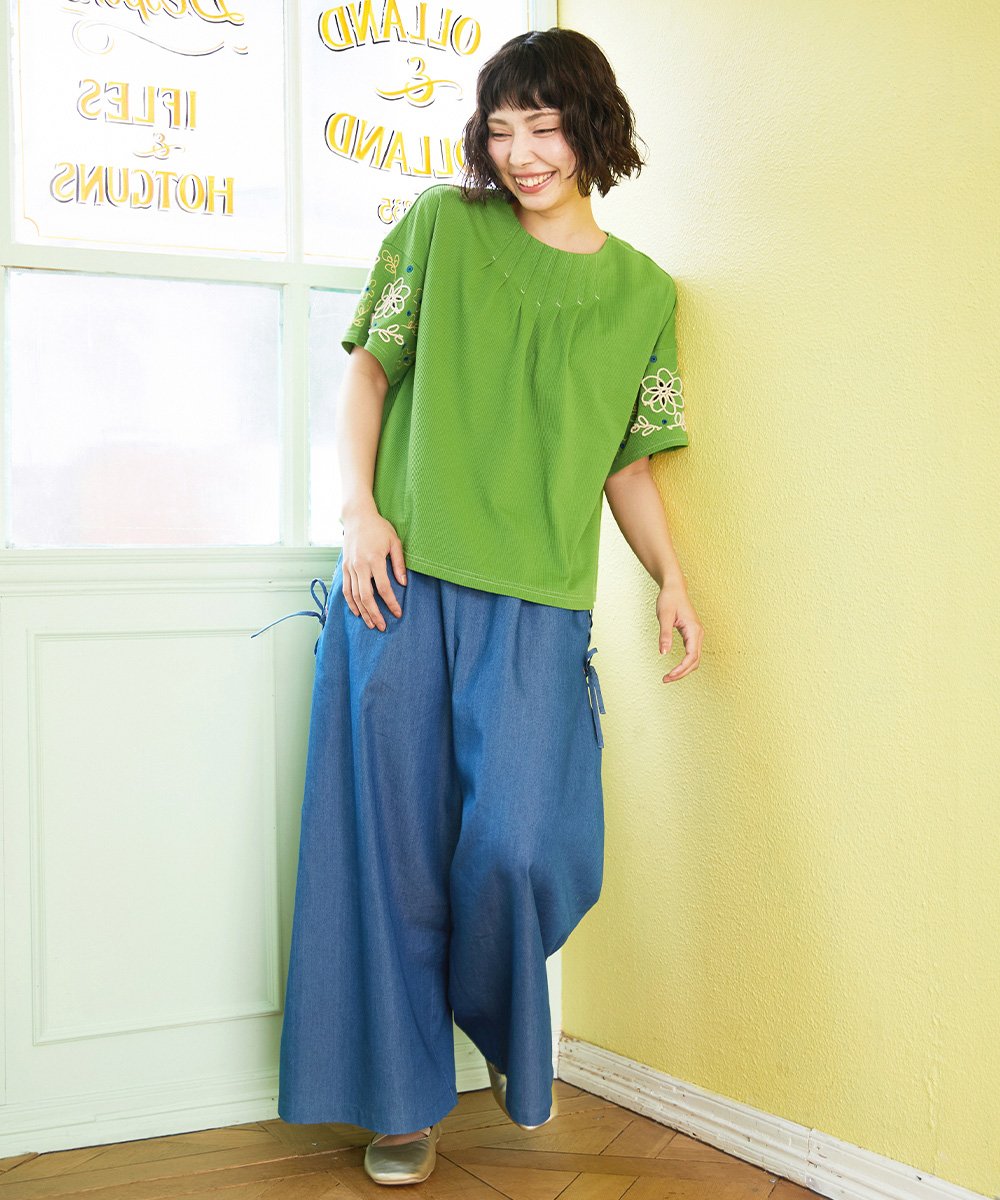 GJKGE39170 Jocomomola(ホコモモラ) Jardin テレコフラワーコード刺繍Tシャツ グリーン