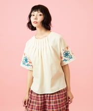 GJKGE39170 Jocomomola(ホコモモラ) Jardin テレコフラワーコード刺繍Tシャツ アイボリー