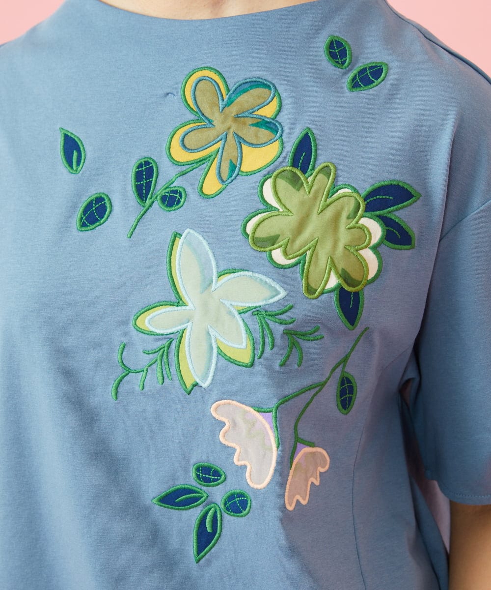 GJKGE45170 Jocomomola(ホコモモラ) 【接触冷感】Fresco 天竺フラワーアップリケTシャツ ブルー